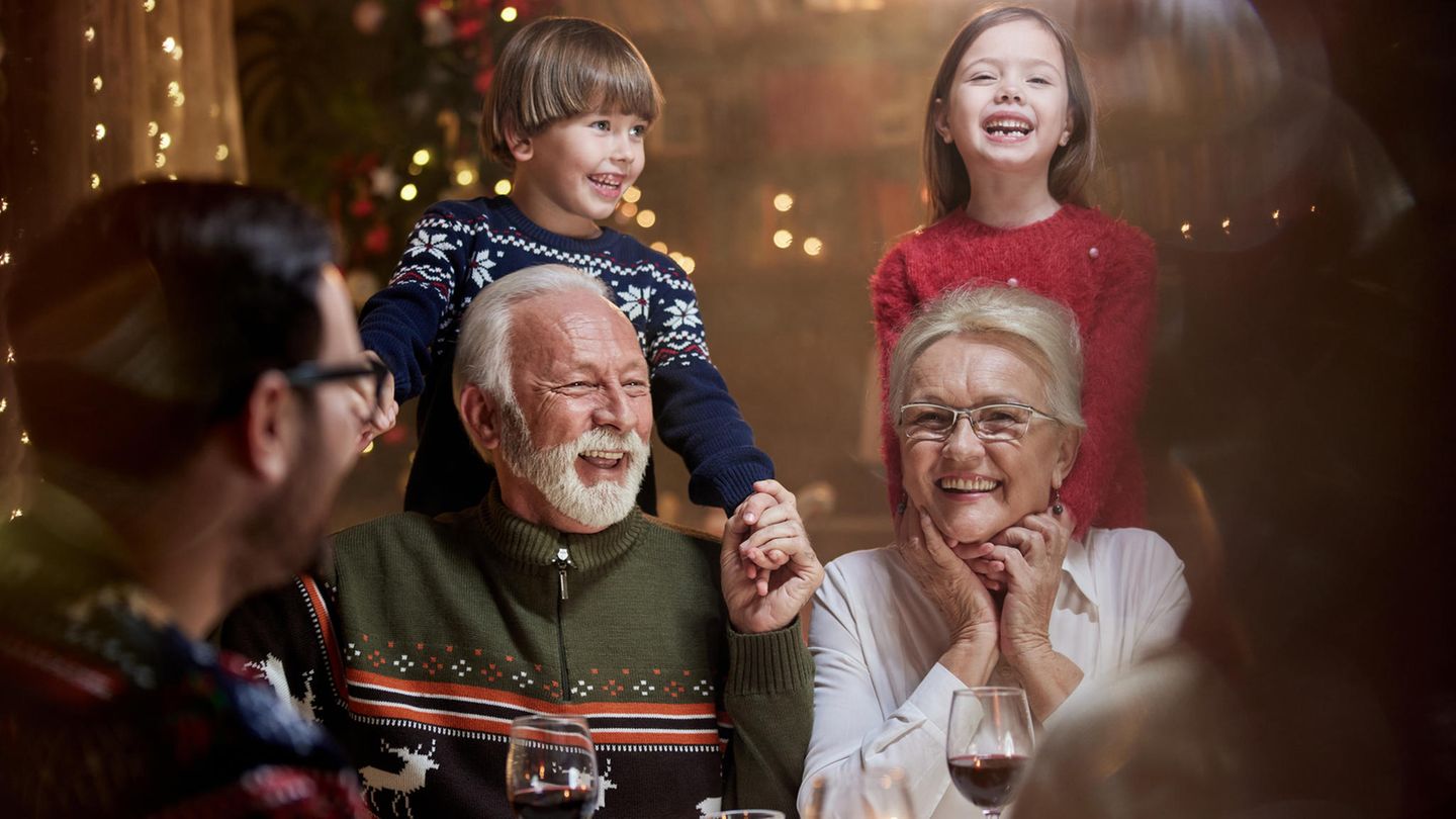 An Weihnachten treffen mehrere Generationen aufeinander, das birgt Konfliktpotenzial. Psychologinnen und Psychologen wissen Rat