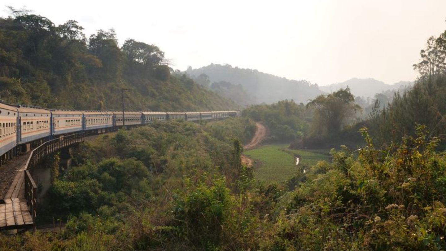 Bahnreisen-Abenteuer-Tazara-Im-Zug-von-Tansania-nach-Sambia