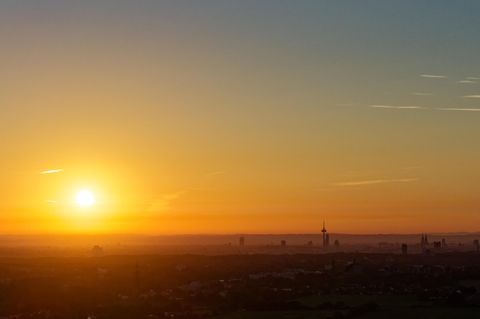 Sonnenaufgang in Köln: Das Jahr 2024 brach auch in Nordrhein-Westfalen Wärmerekorde