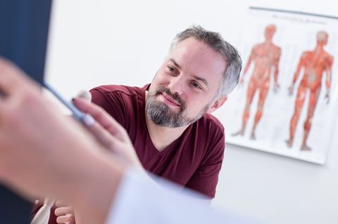 Eine Umfrage zeigt, dass viele Menschen nicht regelmäßig die Vorsorgeuntersuchungen wahrnehmen, die ihre Krankenkasse übernimmt.
