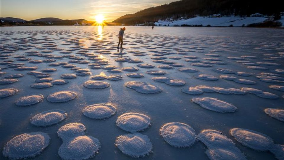 Seltenes Naturschauspiel: Rätselhafte Pfannkuchen aus Schnee: Das verbirgt sich hinter dem Phänomen