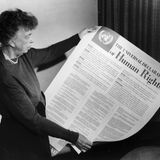 Eleanor Roosevelt mit der Erklärung der Menschenrechte
