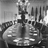 Betty Ford tanzt auf einem Tisch im Weißen Haus