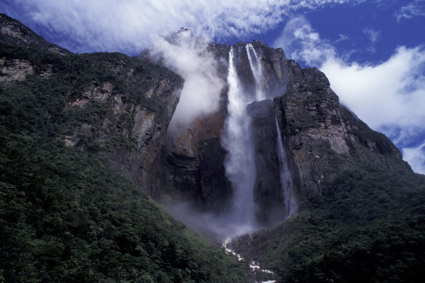 Irrtum 3: Die Niagarafälle gehören zu den höchsten Wasserfällen der Welt Angelfall in Venezuela