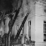 Rauch aus Fenstern des Weißes Hauses