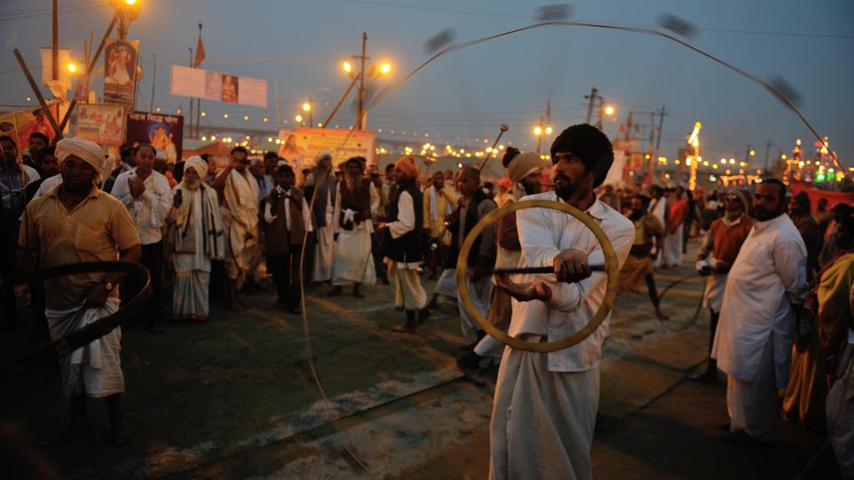 Kumbh Mela: 400 Millionen Menschen: Eine Reise zum größten Fest der Welt