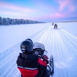 Schneemobile im Schnee