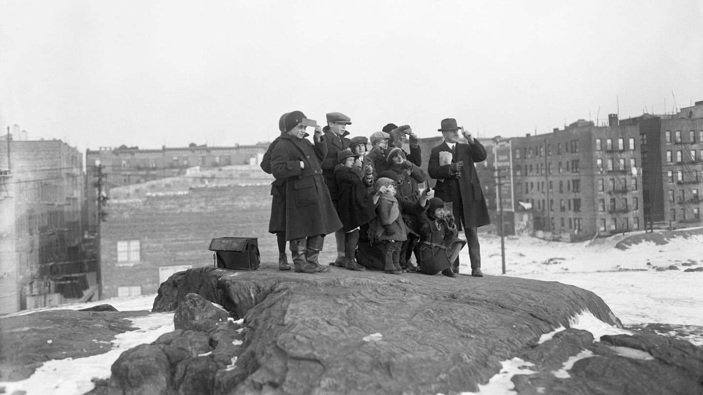 Vor 100 Jahren: Ein Bild und seine Geschichte: Als eine Sonnenfinsternis New York zum Stillstand brachte