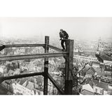 Arbeiter auf einem Stahlgerüst