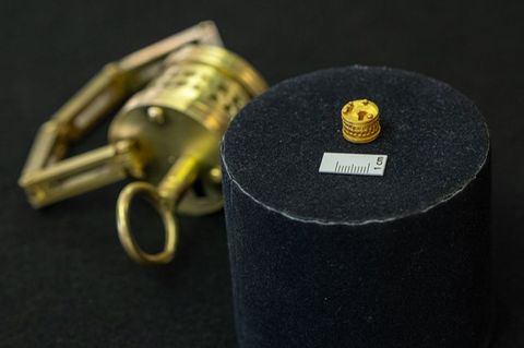 Das römische Miniatur-Schloss liegt neben einem Maßstab