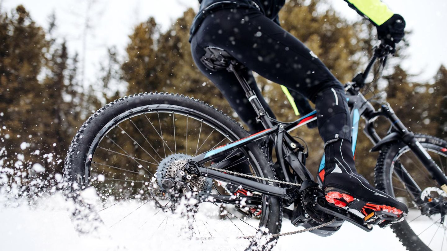 Ratgeber: Welche Kleidung brauche ich beim Radfahren im Winter?