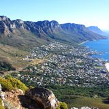 Camps Bay bei Kapstadt vom Lions Head aus gesehen