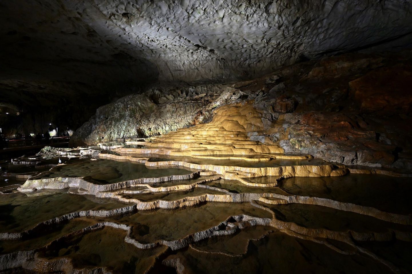 Im Innern der Akiyoshido Tropfsteinhöhle