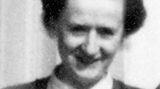 Margarethe von Oven lächelt in Kamera