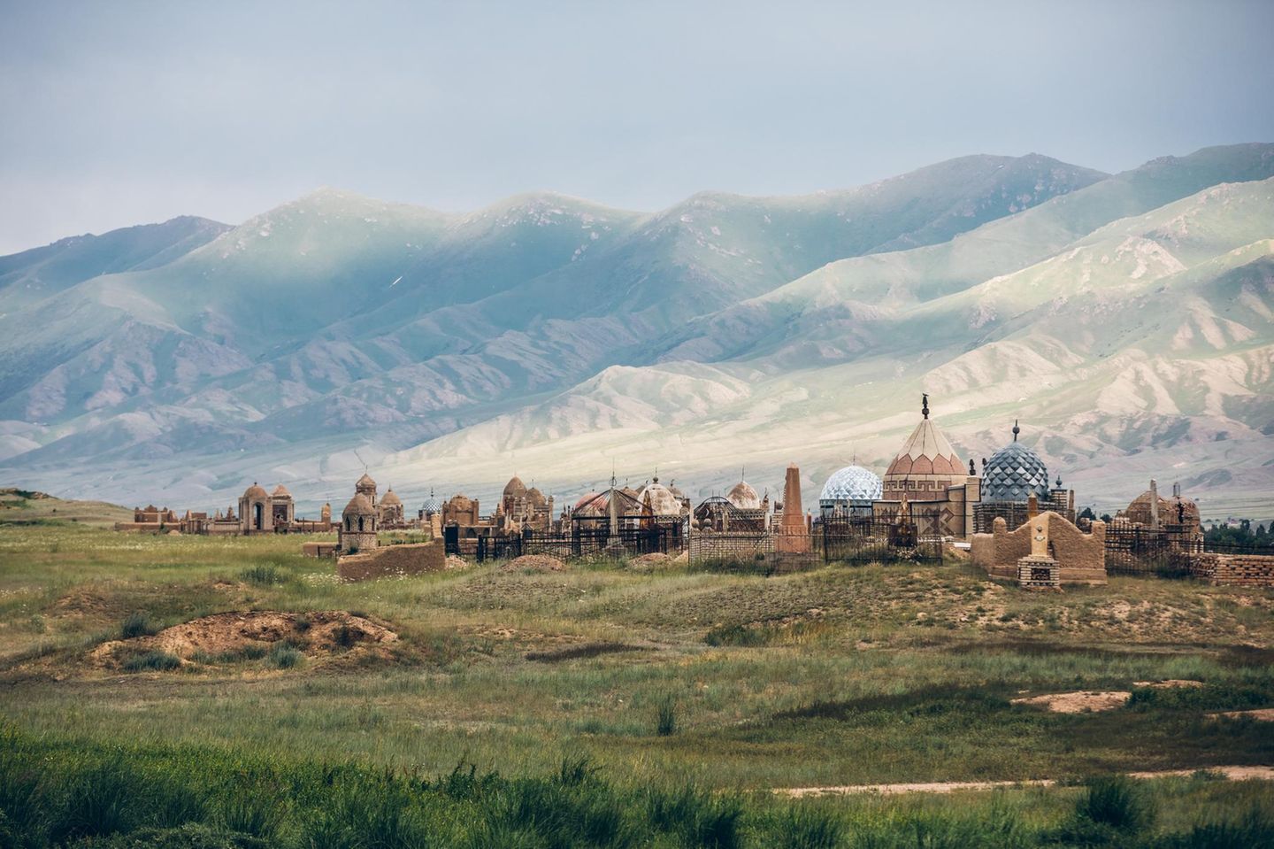 Typischer kirgisischer Friedhof