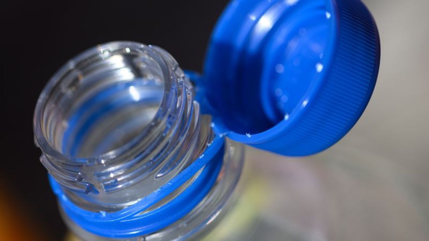 Am häufigsten fand das Forschungsteam in den Gewebeproben Partikel aus Polyethylen, das für Folien und Flaschen verwendet wird.