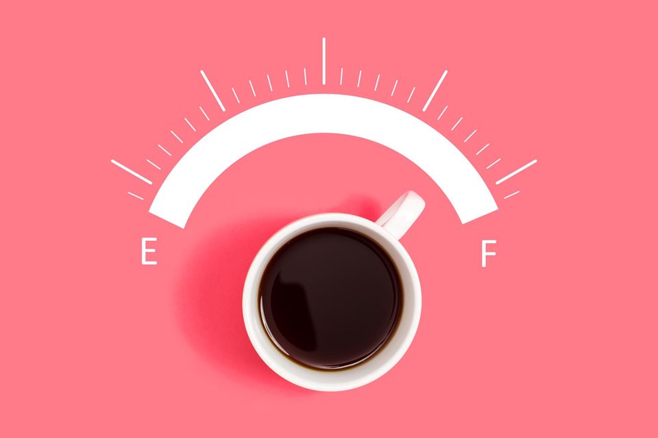 Illustration einer Kaffeetasse unter Full Power Scala deren Henkel zum F zeigt 1.121