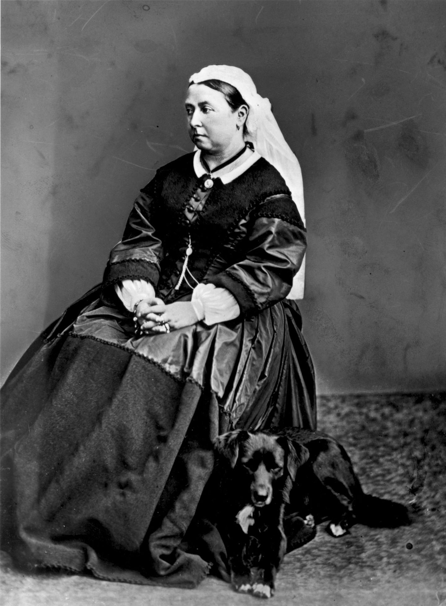 Queen Victoria mit Dackel "Sharp" im Jahr 1865