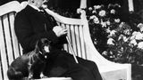 Kaiser Wilhelm mit Dackel