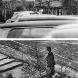 Ein Mann steht an einem Auto, während eine Frau auf dem Weg läuft