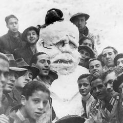 Historische Fotos: Eine Liebeserklärung an den Schneemann: Die schönsten Posen im Wandel der Zeit