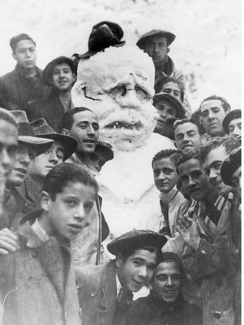 Historische Fotos: Eine Liebeserklärung an den Schneemann: Die schönsten Posen im Wandel der Zeit