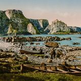 Während der Großen Hungersnot (1845 bis 1852) starben in Irland eine Million Menschen, und ebenso viele verließen in den folgenden Jahrzehnten die Insel. Diese traurigen Umstände für die irische Bevölkerung hatten jedoch keine Auswirkung auf die Insel als attraktives Reiseziel. Kaum war die Hungersnot vorbei, begannen Eisenbahngesellschaften bereits 1852 mit preiswerten "irischen Touristentickets" zu werben. Die Fahrkarten beinhalteten die Anreise von einem Bahnhof auf der britischen Hauptinsel über die Irische See nach Dublin sowie die Fahrt zu weiteren Zielen außerhalb. Trotz der Nähe zum übrigen Großbritannien galt die "Grüne Insel" damals als exotisches Reiseziel. Angepriesen wurde vor allem die Schönheit der sagenumwobenen Landschaft. Bekannte Sehenswürdigkeiten waren etwa die Seen von Killarney und die Küste von Antrim. 