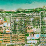 Ein Ufer des Gardasees aus der Vogelperspektive