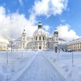 Kloster Ettal im Winter mit Schnee