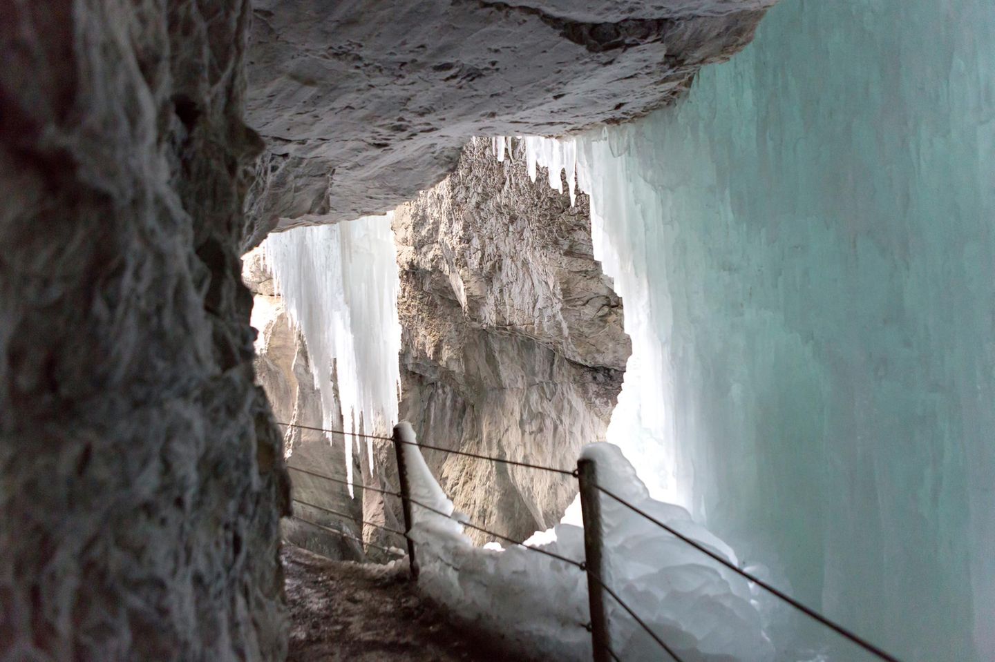 Partnachklamm im Winter mit Eiszapfen