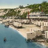 Am Strand vor dem Kursaal im Seebad Sandown sorgen überdachte Wagen dafür, dass Badegäste ungestört und sittsam ihre Badekleidung anziehen und im Meer baden gehen können. 
