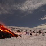 Lava des Ätna im Schnee