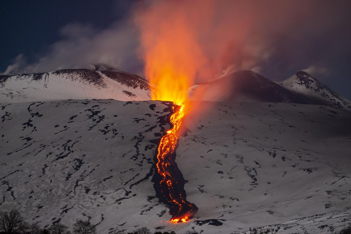 Lavafluss am Berghang