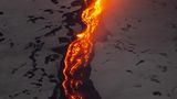 Lavafluss am Ätna im Schnee