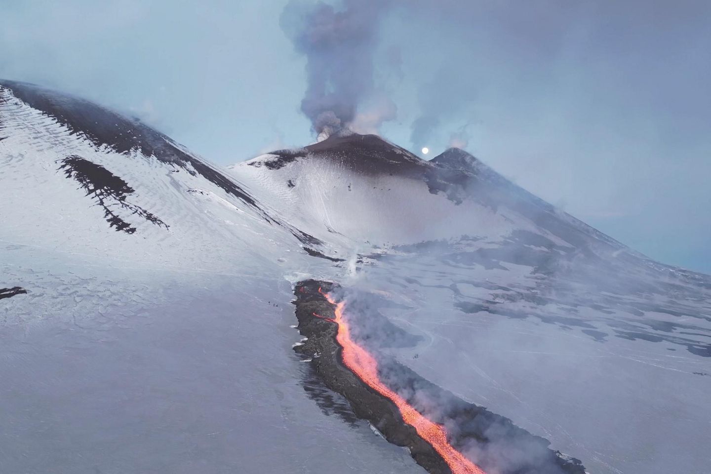 Ätna Vulkanausbruch im Schnee