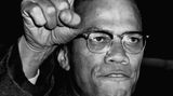 Malcolm X gestikuliert mit Hand