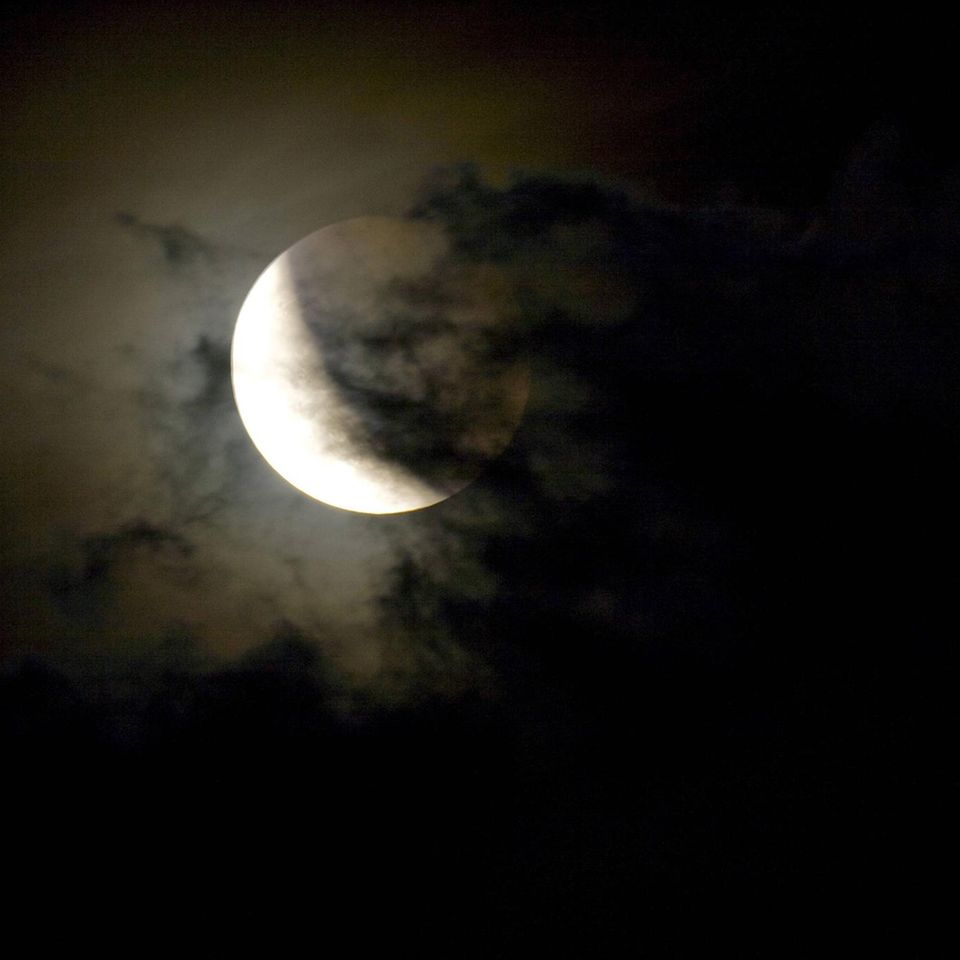 Frühaufsteher werden leider nicht belohnt: Der Höhepunkt der Mondfinsternis lässt sich in Deutschland nicht beobachten 
