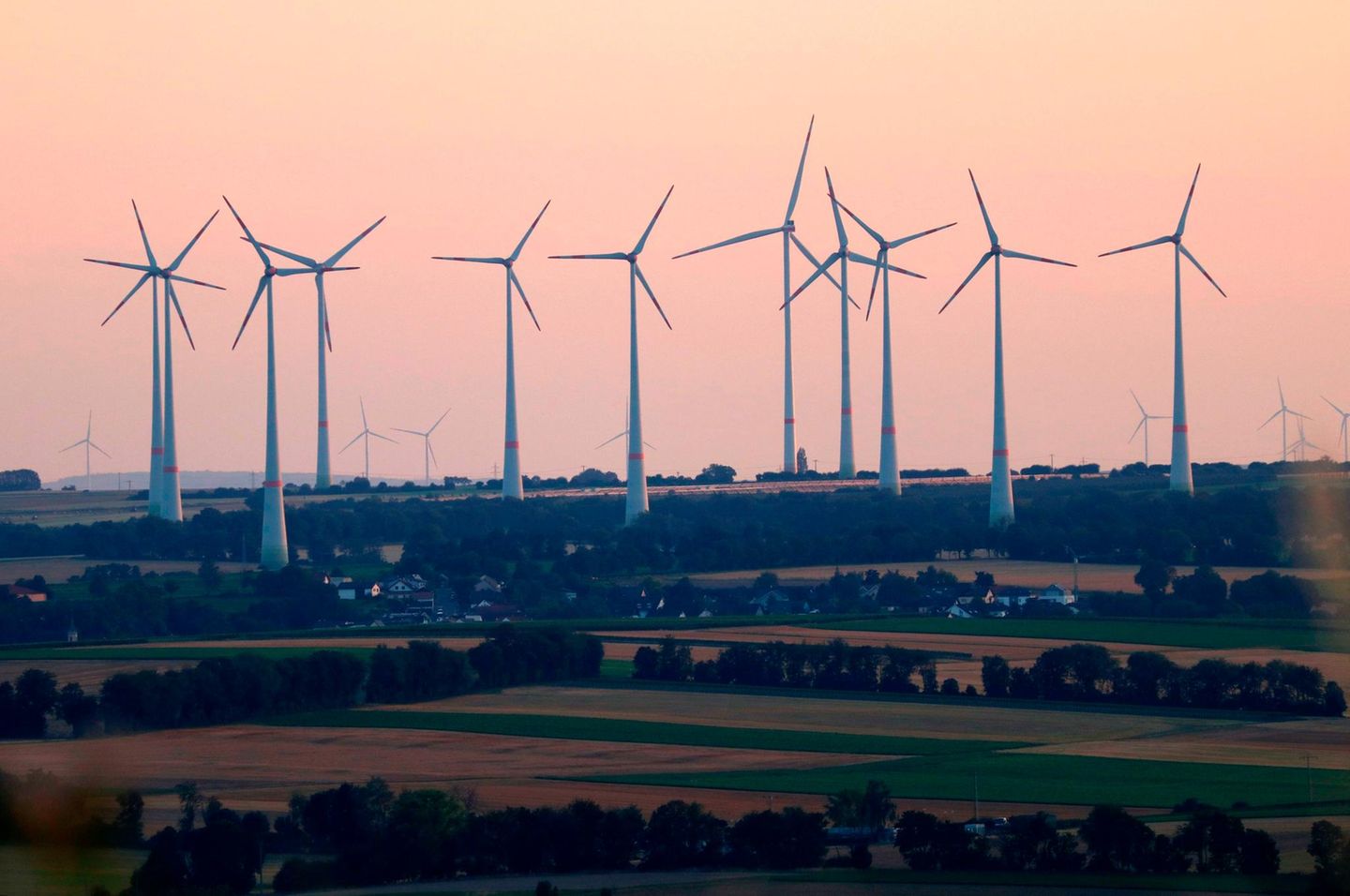 Symbolbild alternative Energien, Windkraft