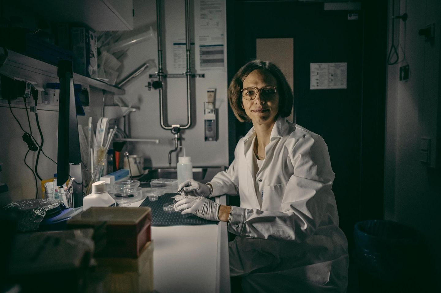 Prof. Dr. Karen Alim an ihrem Institut in Garchingen
