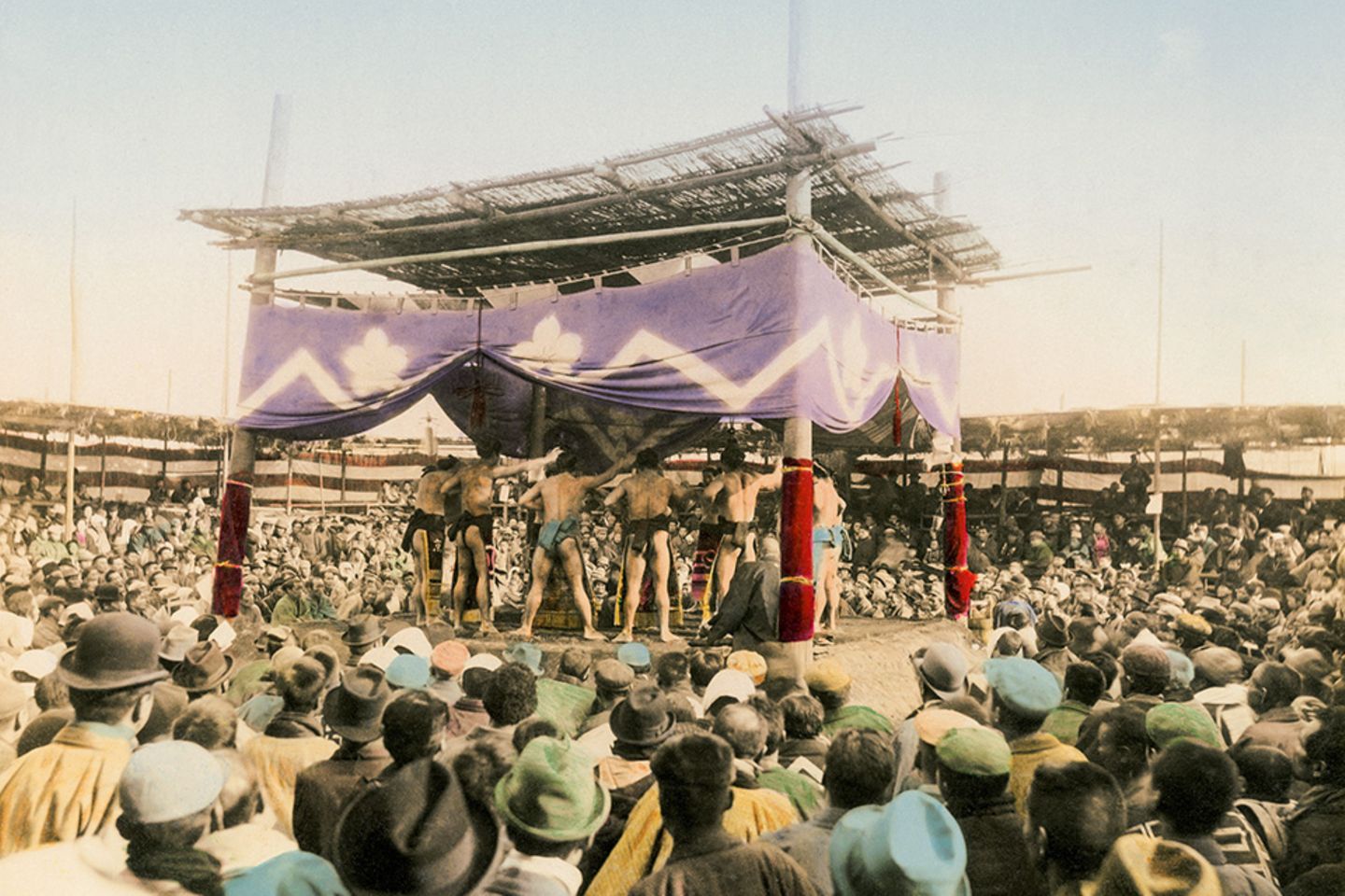 Neben Kabuki-Vorstellungen und Straßenunterhaltung waren Sumo-Wettkämpfe auch in Edo, dem späteren Tokio, beliebte Spektakel, die ein zahlungskräftiges Publikum anzogen.