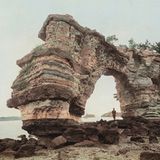 Die Schönheit der Matsushima-Inseln besteht zwar bis heute fort, doch die Landschaft hat sich verändert. Die starke Meeresbrandung verleiht dem Vulkangestein der Inseln immer neue Formen. Gleichzeitig kann es passieren, das ganze Inseln verschwinden und neue entstehen, wenn die Küstenlinie aufbricht. 