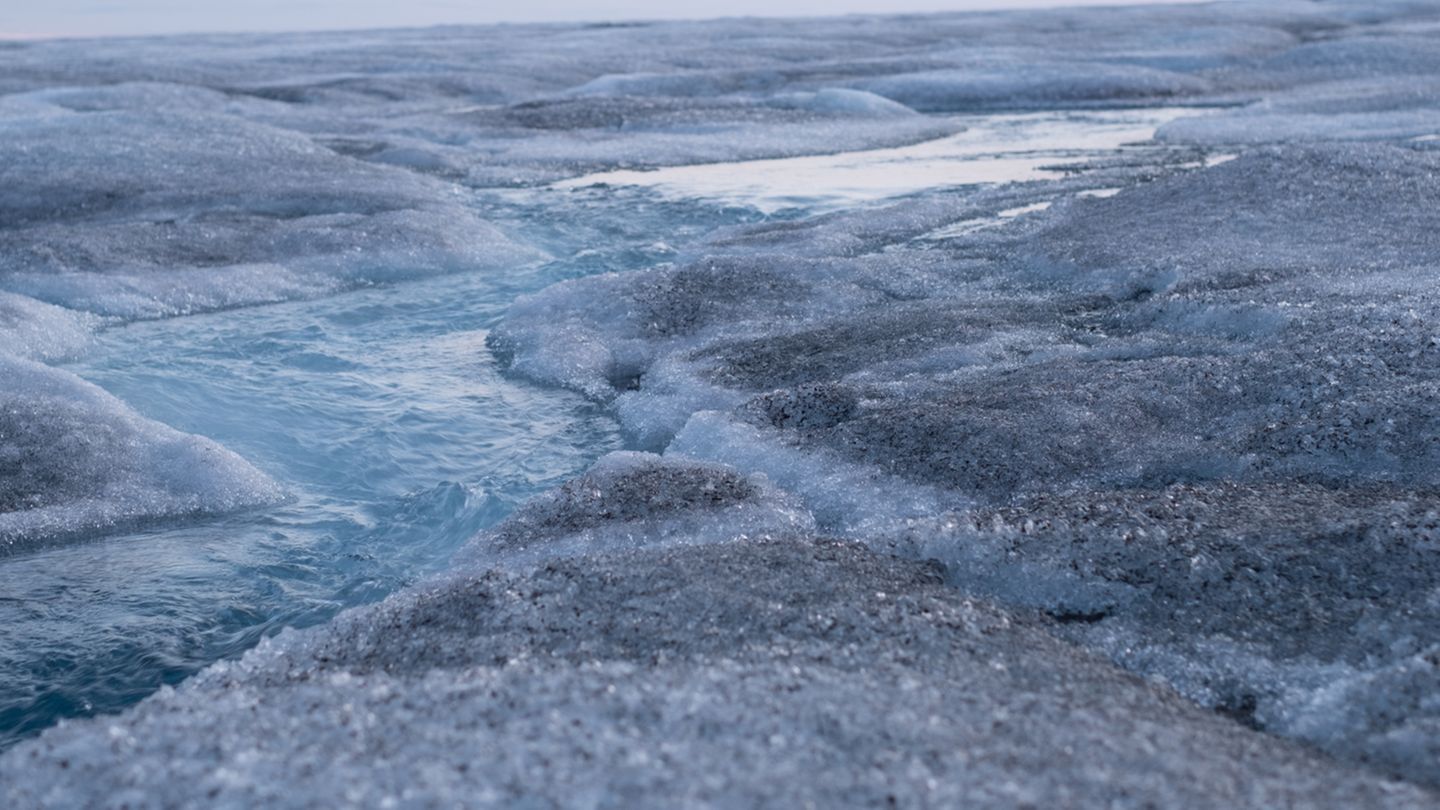 Klimakrise-Warum-winzige-Algen-das-Abschmelzen-der-Gletscher-beschleunigen