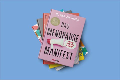 Lesestoff rund um ein wichtiges Thema: Warum die Wechseljahre beispielsweise evolutionär betrachtet eine Zeit der Stärke sind, erklärt die amerikanische Gynäkologin Jen Gunter in ihrem "Manifest" zur Menopause
