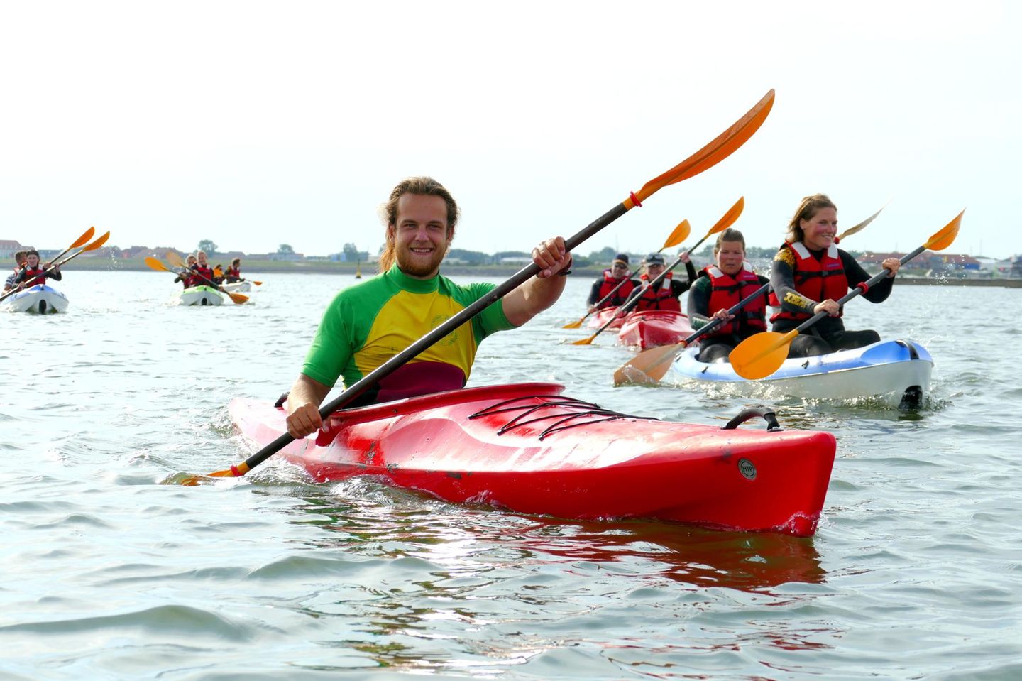 Mit dem Kajak durchs Unesco-Weltnaturerbe  Kajakfahren in der Surfschule auf Norderney
