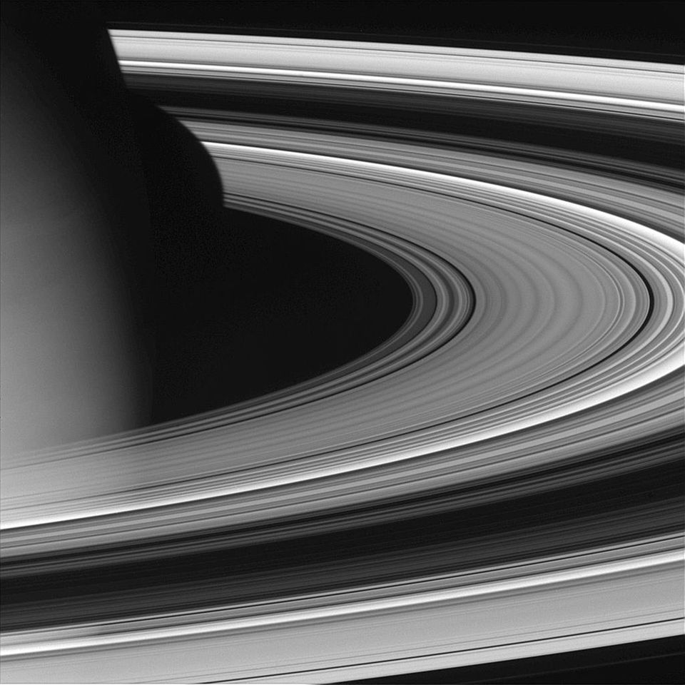 ie Saturnringe auf der Schattenseite des Planeten ie Saturnringe auf der Schattenseite des Planeten