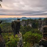Morgendämmerung am Wehlgrund im Nationalpark Sächsische Schweiz, Bastei, Lohmen