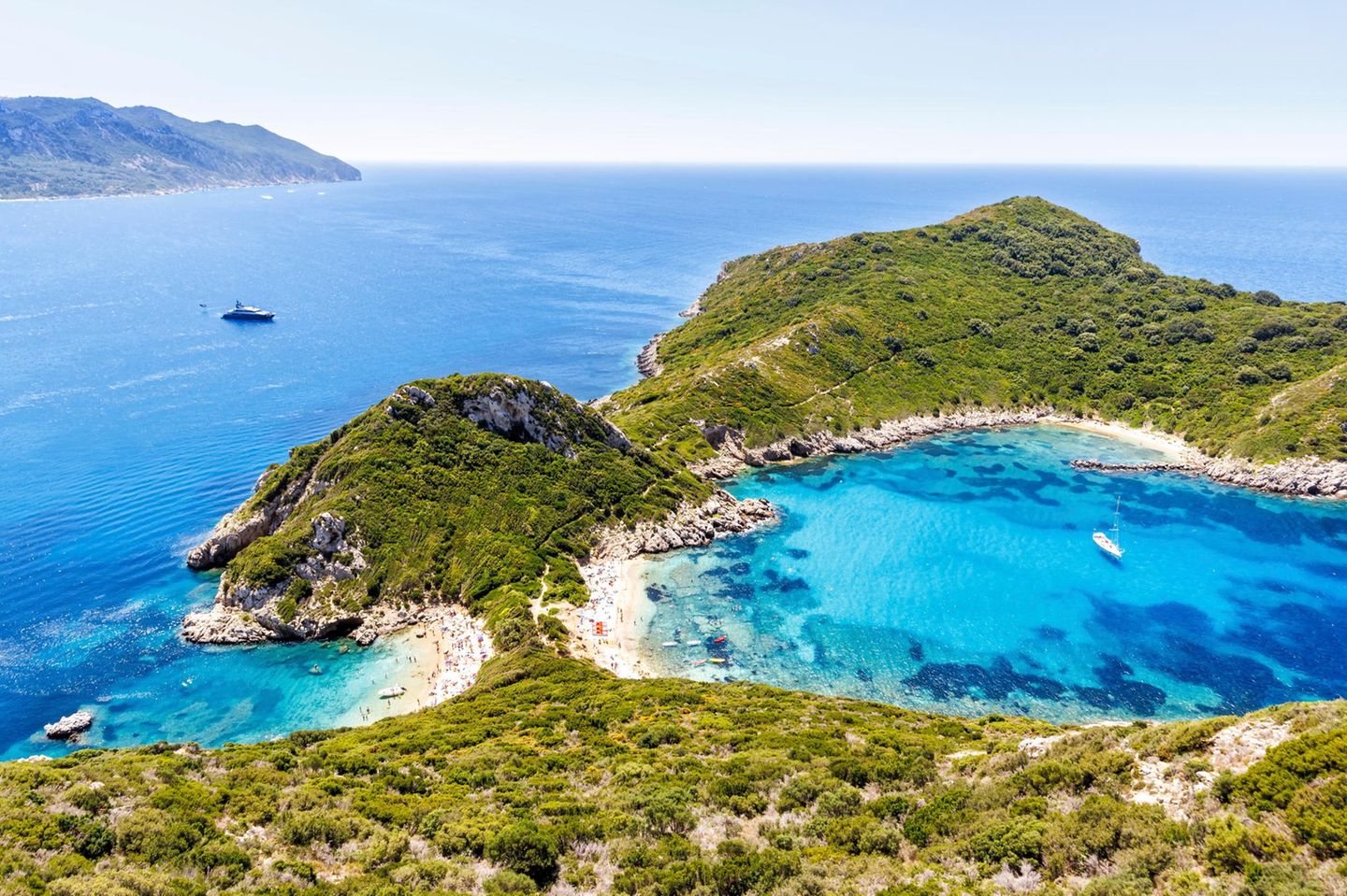 Korfu Korfu, Griechenland ,Strand Porto Timoni Beach mit türkisblauem Meer auf der Insel Korfu, Griechenland.