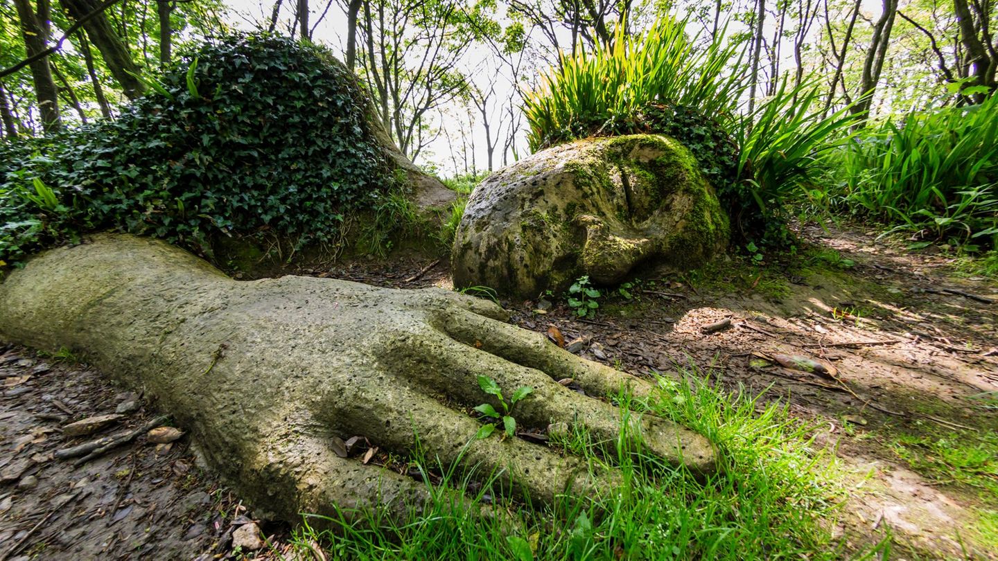 The Mud Maid plant and rock sculpture at the Lost Gardens of Heligan, Cornwall, England, United Kingdom, Europe