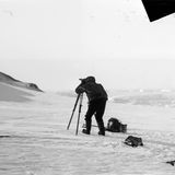 Erste deutsche Südpolarexpedition: Erich von Drygalski bei Messungen auf dem Inlandeis
