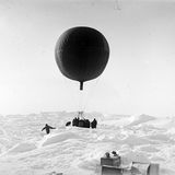 Erste deutsche Südpolarexpedition: Vorbereitungen zum Start eines Fesselballons (29.03.1902)